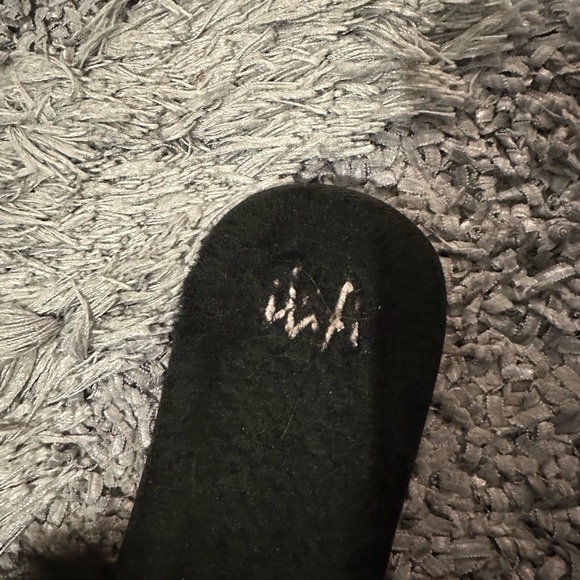 Malvado Slippers - Picture 2 of 3